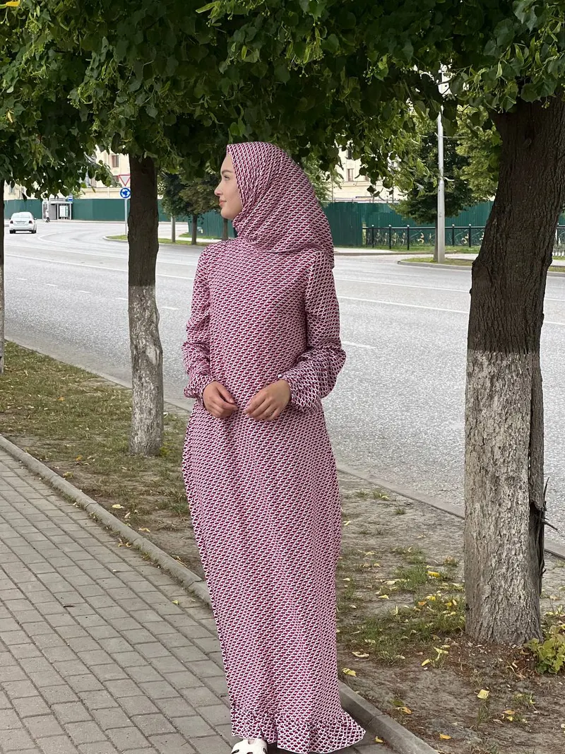 Все эти платья с платками на скидках по 1500